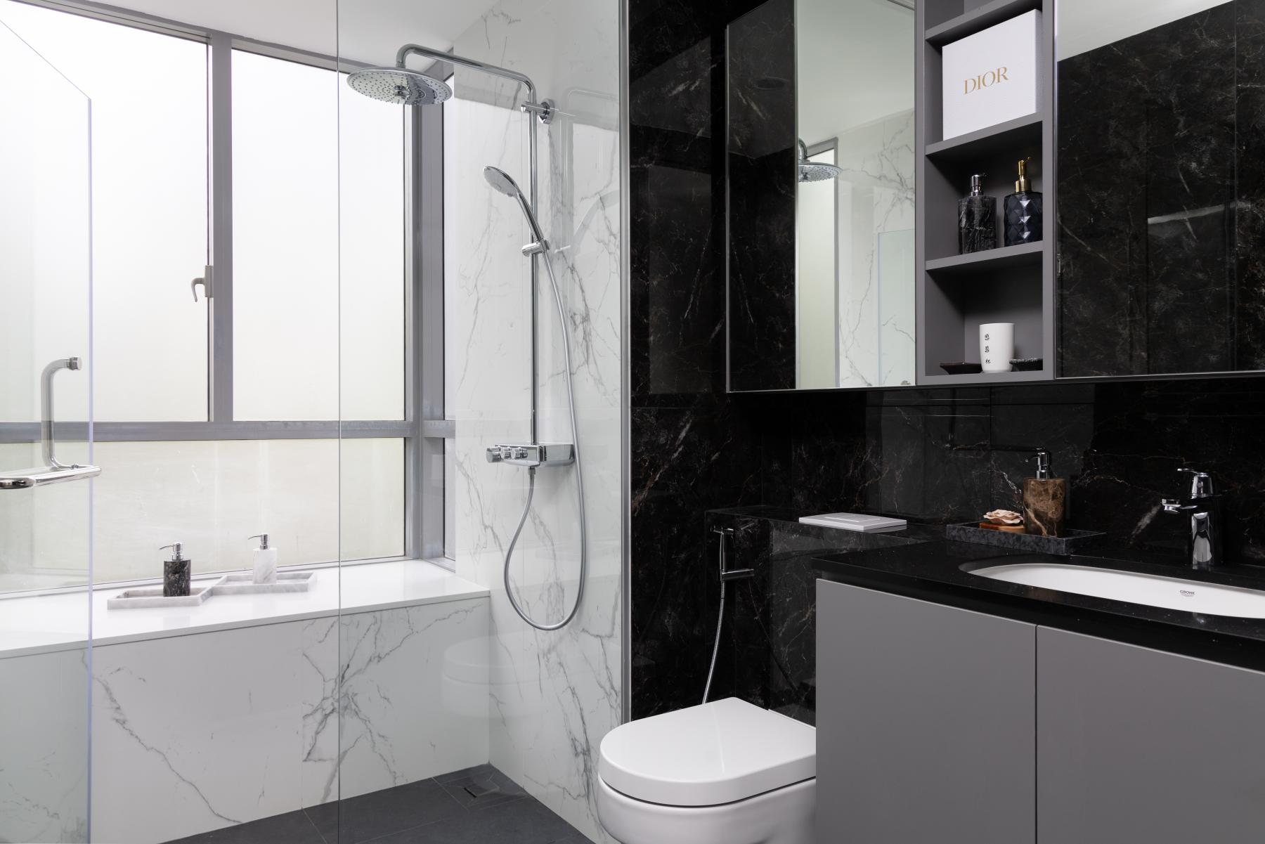 Modern Bathroom with Homogeneous Tiles and Shower Screen