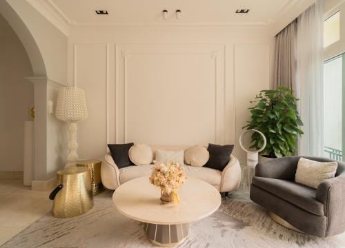 Vintage Living Room at Taipan Regency