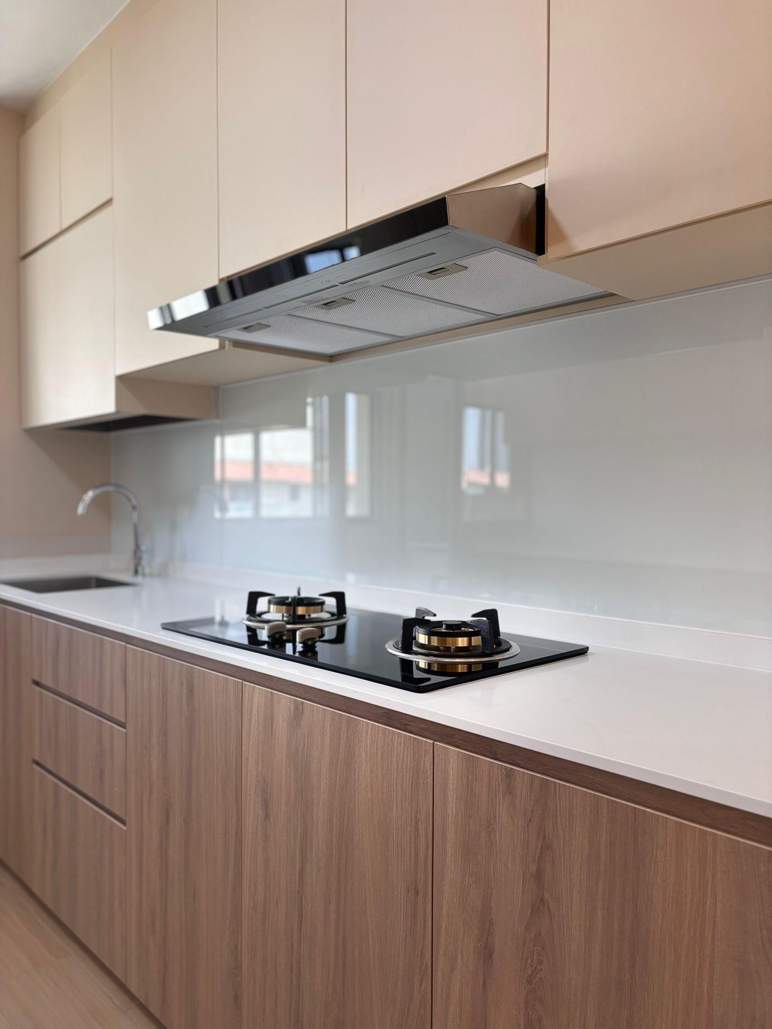 Contemporary Kitchen with Countertop and Vinyl Flooring