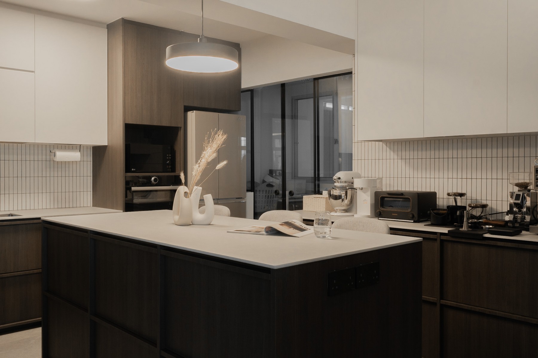 Modern Kitchen with Countertop and Kitchen Island