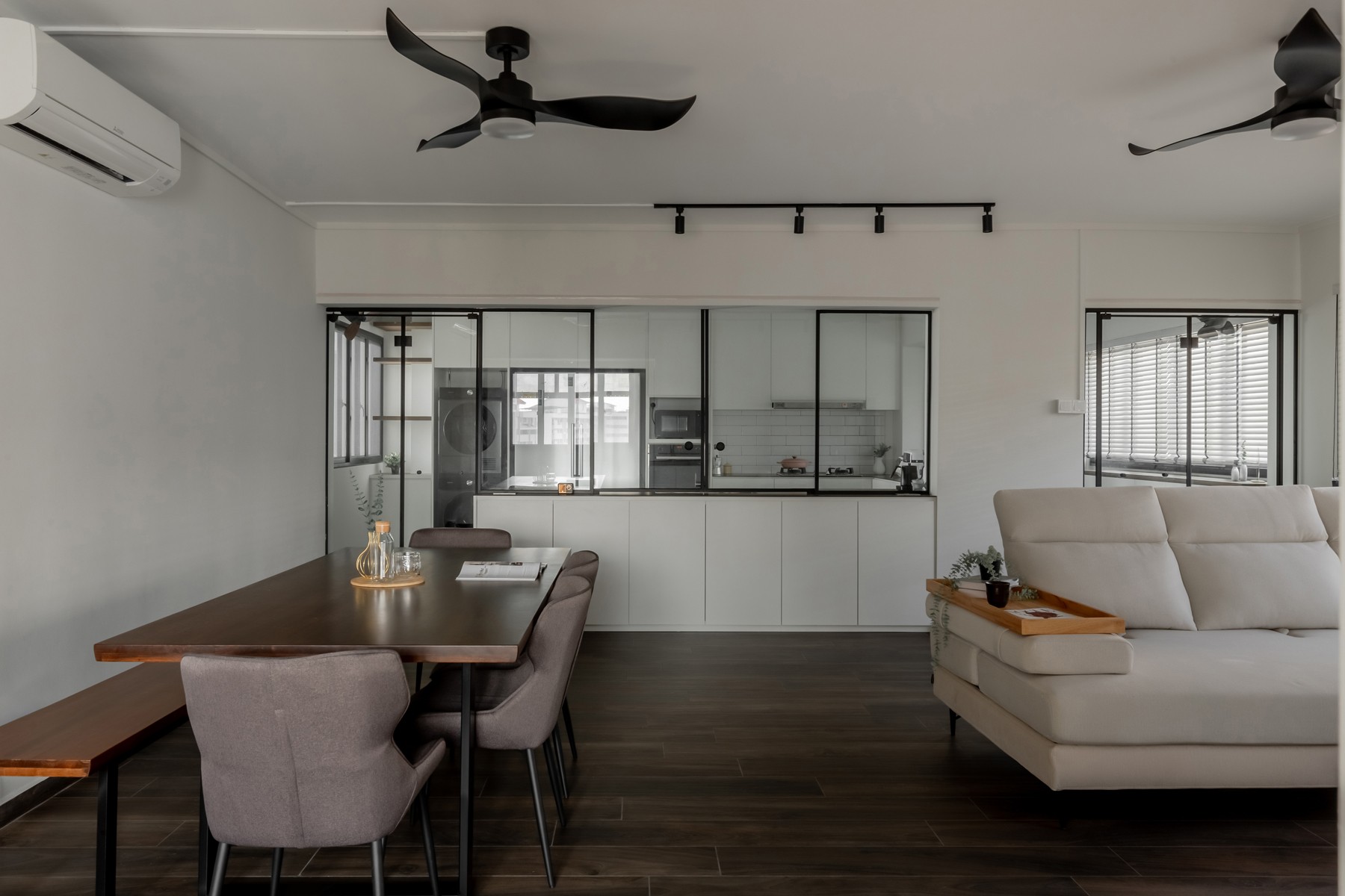 Modern Dining Room with Dining Table and Dining Chairs
