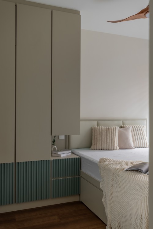 Contemporary Bedroom at 441B Fernvale Road