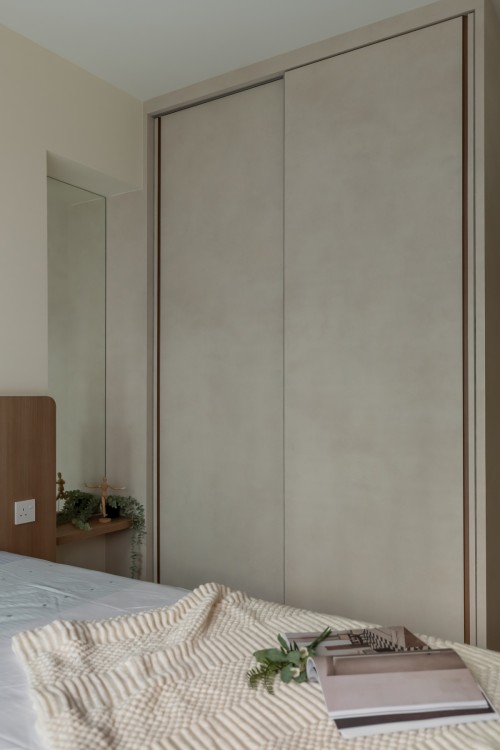 Contemporary Bedroom at 441B Fernvale Road