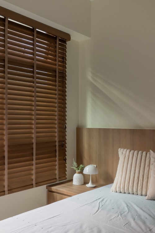 Contemporary Bedroom at 441B Fernvale Road