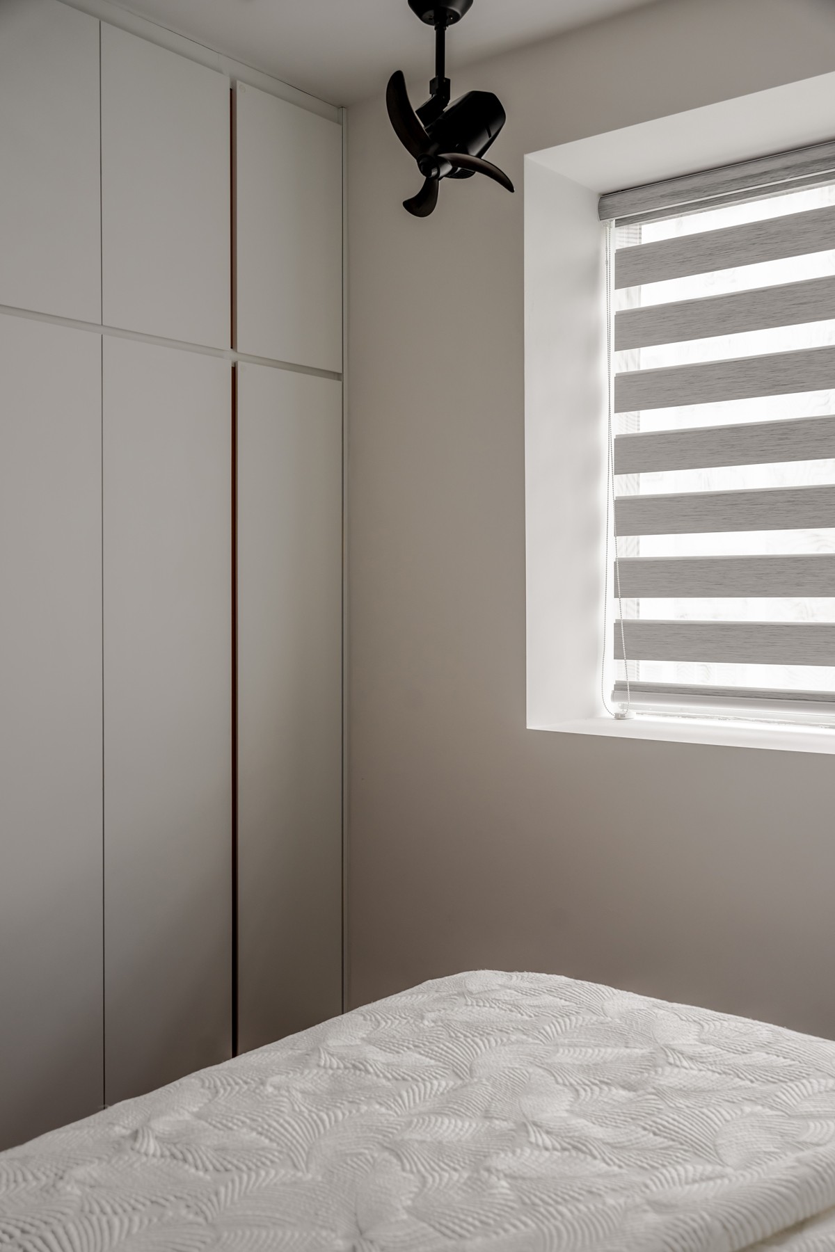 Modern Bedroom with Wardrobe and Propeller Fan