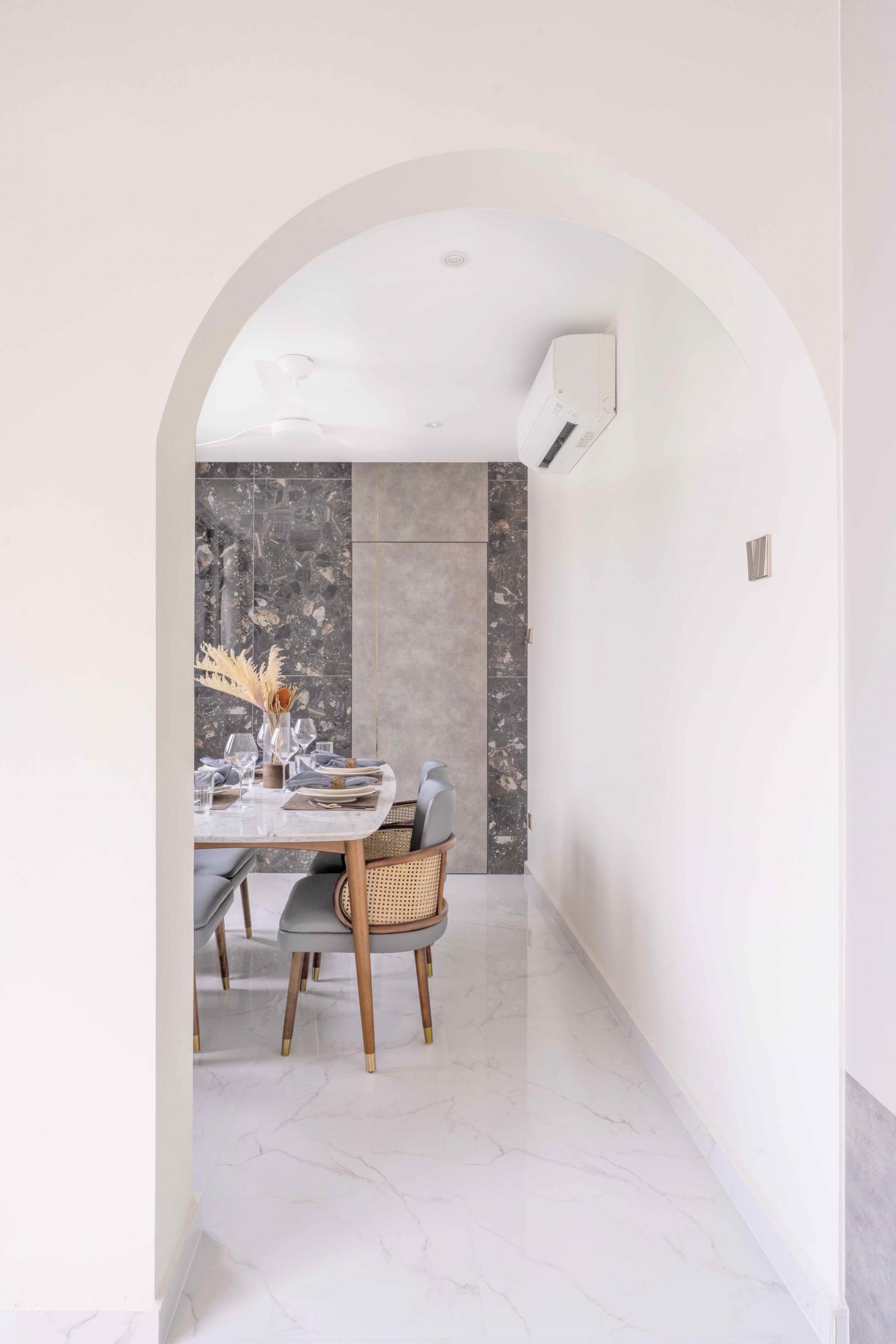 Modern Kitchen with Kitchen Island and Mosaic