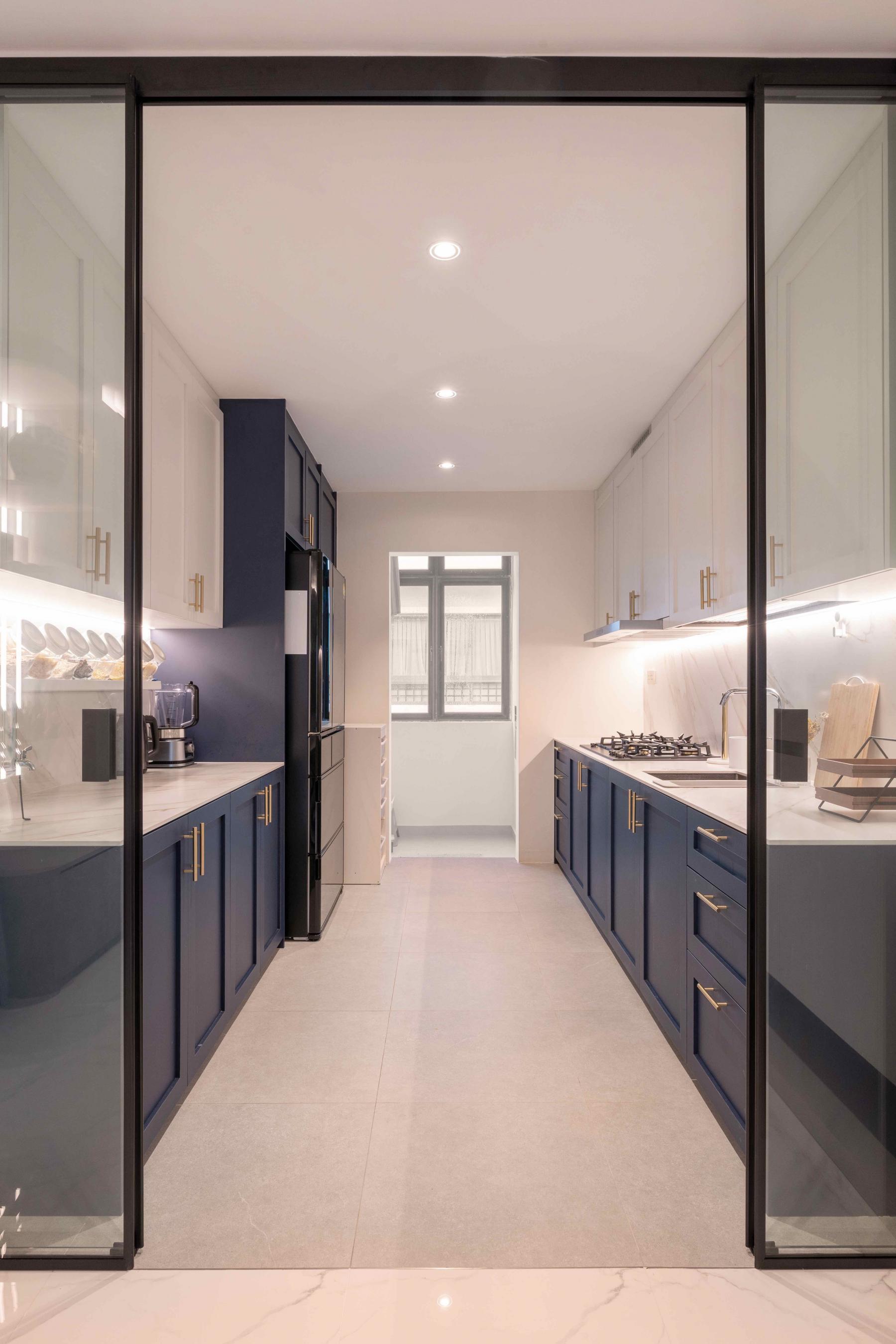 Modern Courtyard with Granite Floor and Marble Floor