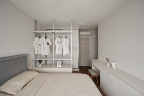 Modern Bedroom at Keat Hong Mirage