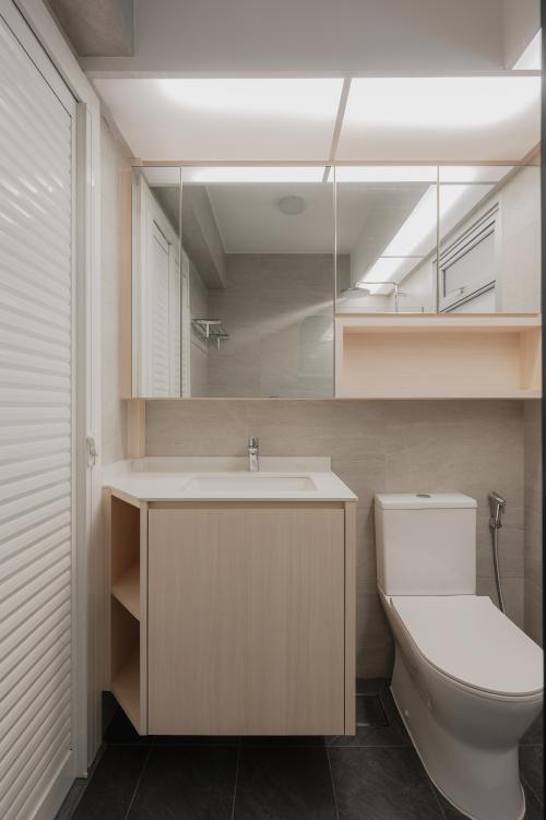 Modern Bathroom at Kallang Breeze