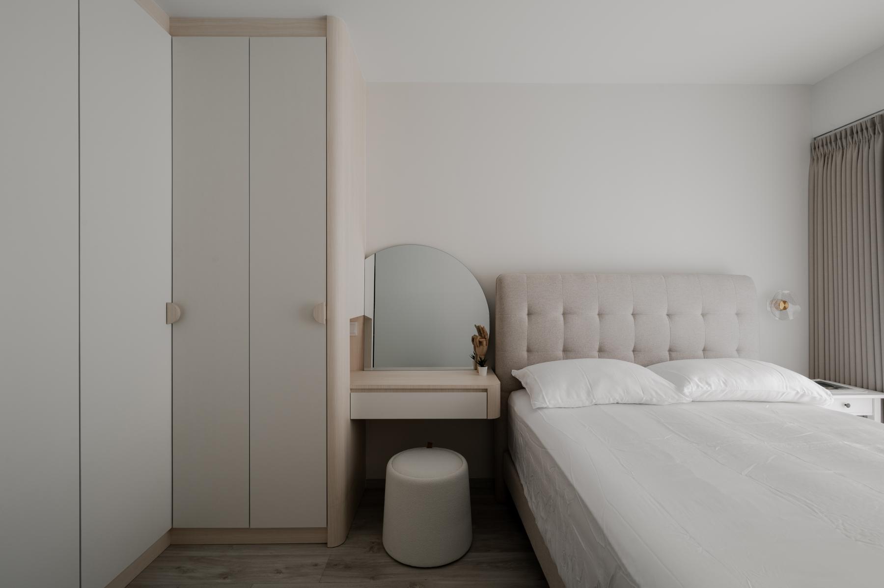 Modern Bedroom with Wardrobe and Closet