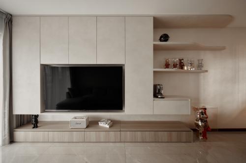 Modern Living Room at Kent Ridge