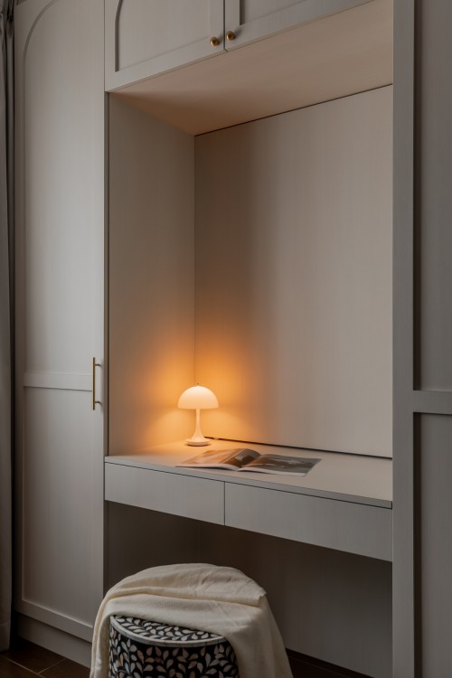 Modern Walk-in Wardrobe at Yishun Street 21