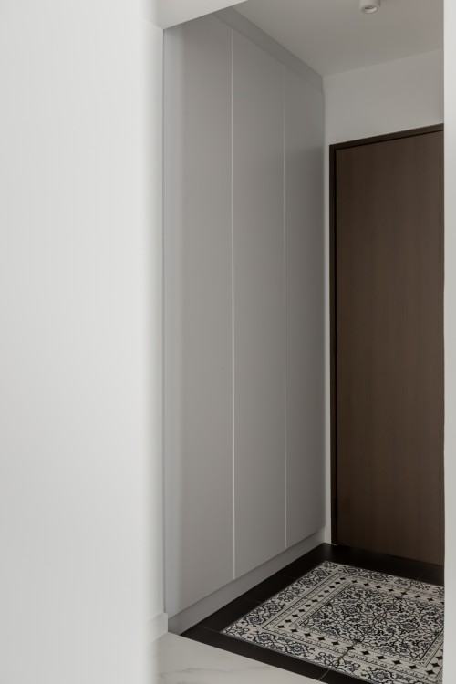 Modern Entryway at Yishun Street 21