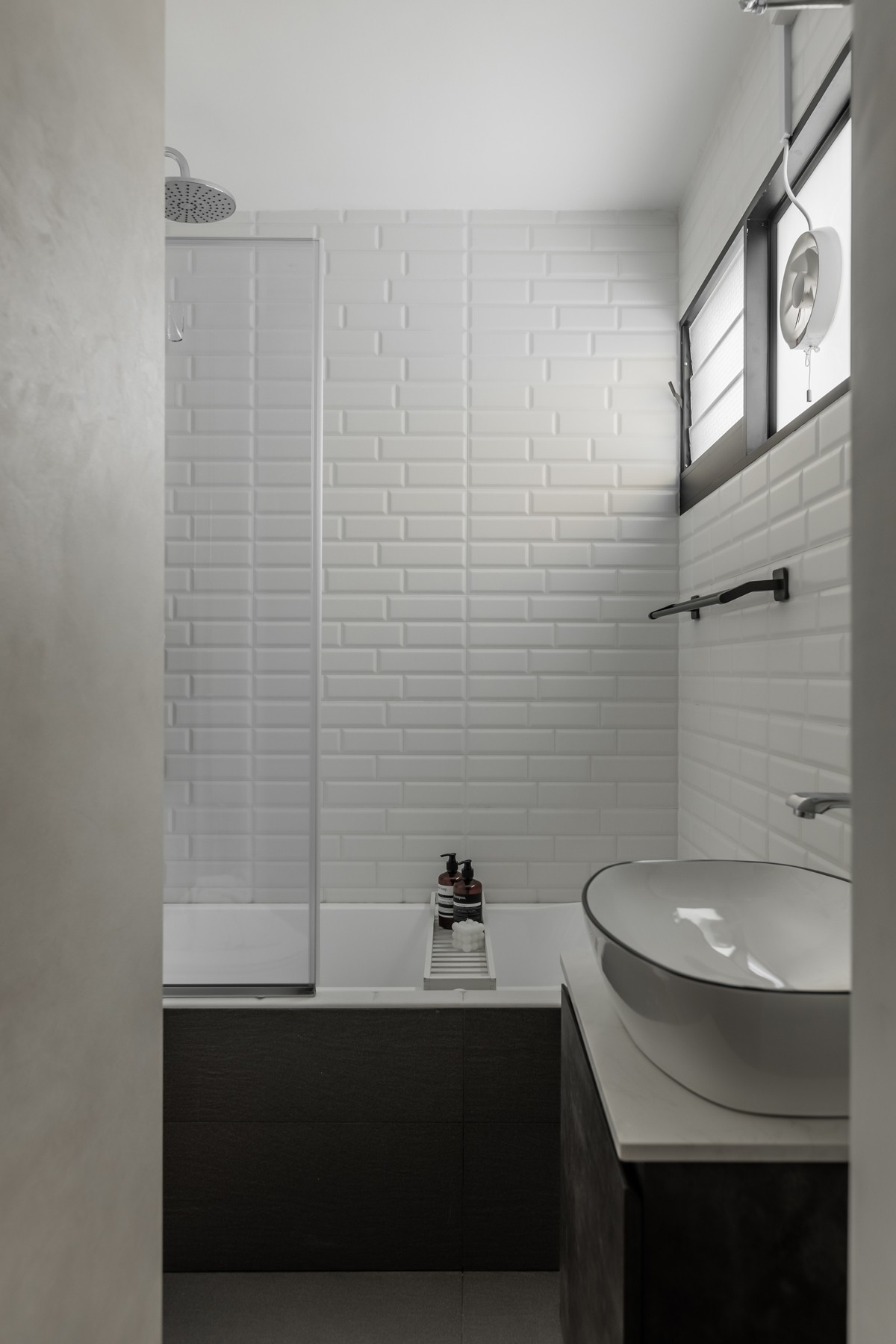 Modern Bathroom with Countertop and Bathtub