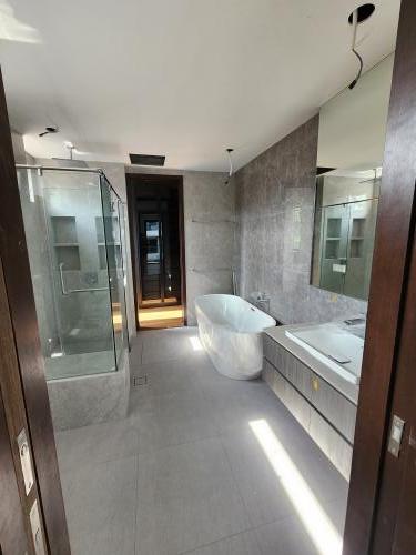 Modern Bathroom at First Street