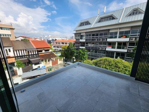 Modern Rooftop at First Street