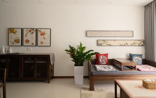 Vintage Living Room at A Treasure Trove