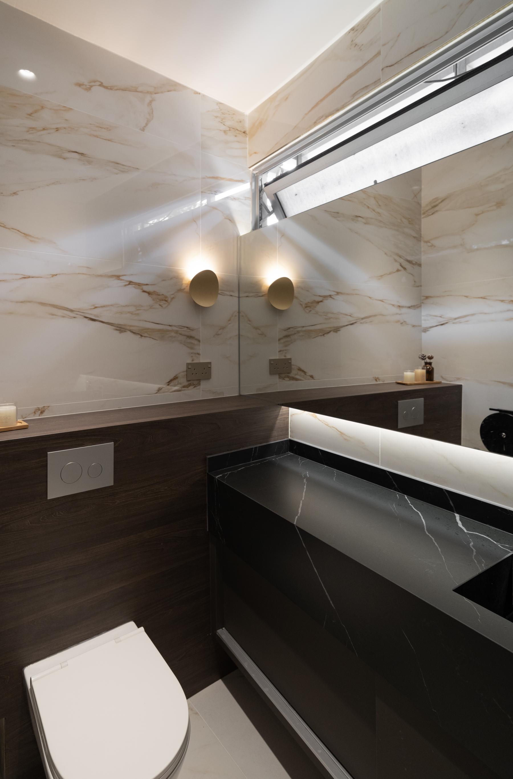 Modern Bathroom with Mirror and Bathroom Storage