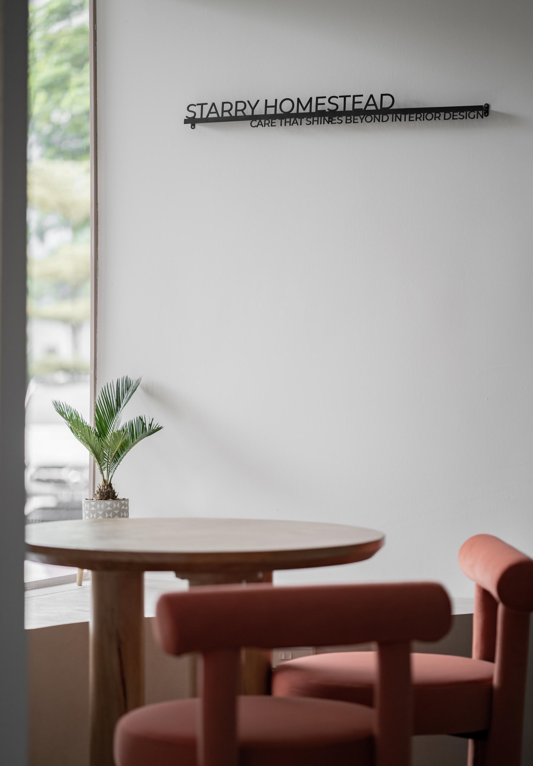 Modern Office with Bookshelf and Desk