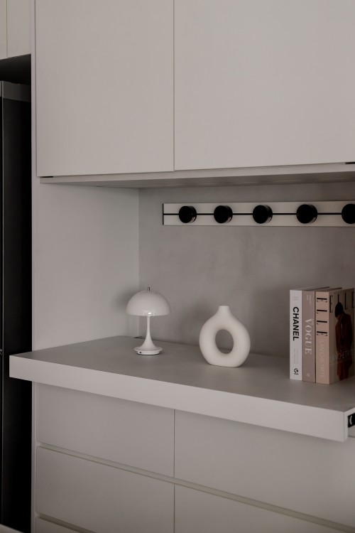 Minimalist Dining Room at Edgedale Plains