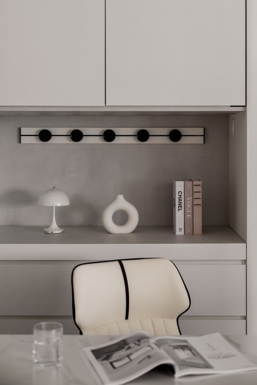 Minimalist Dining Room at Edgedale Plains