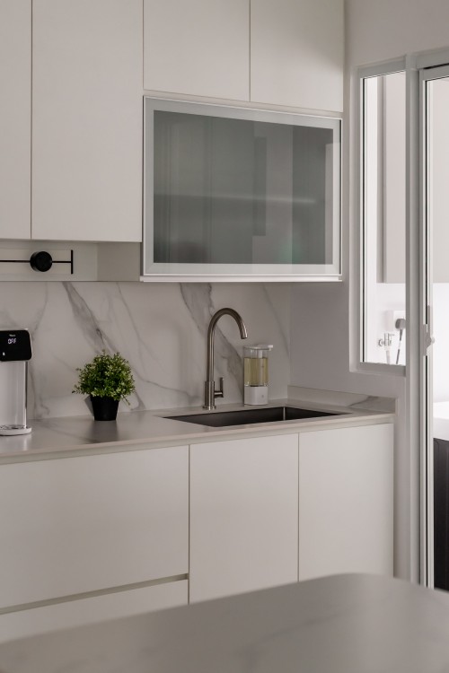 Minimalist Kitchen at Edgedale Plains