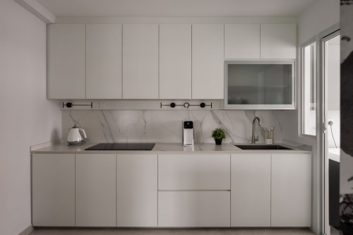 Minimalist Kitchen at Edgedale Plains