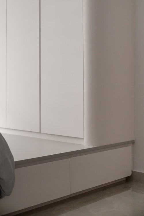 Minimalist Bedroom at Edgedale Plains