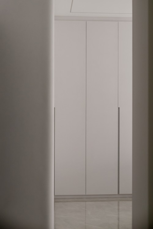 Minimalist Bedroom at Edgedale Plains