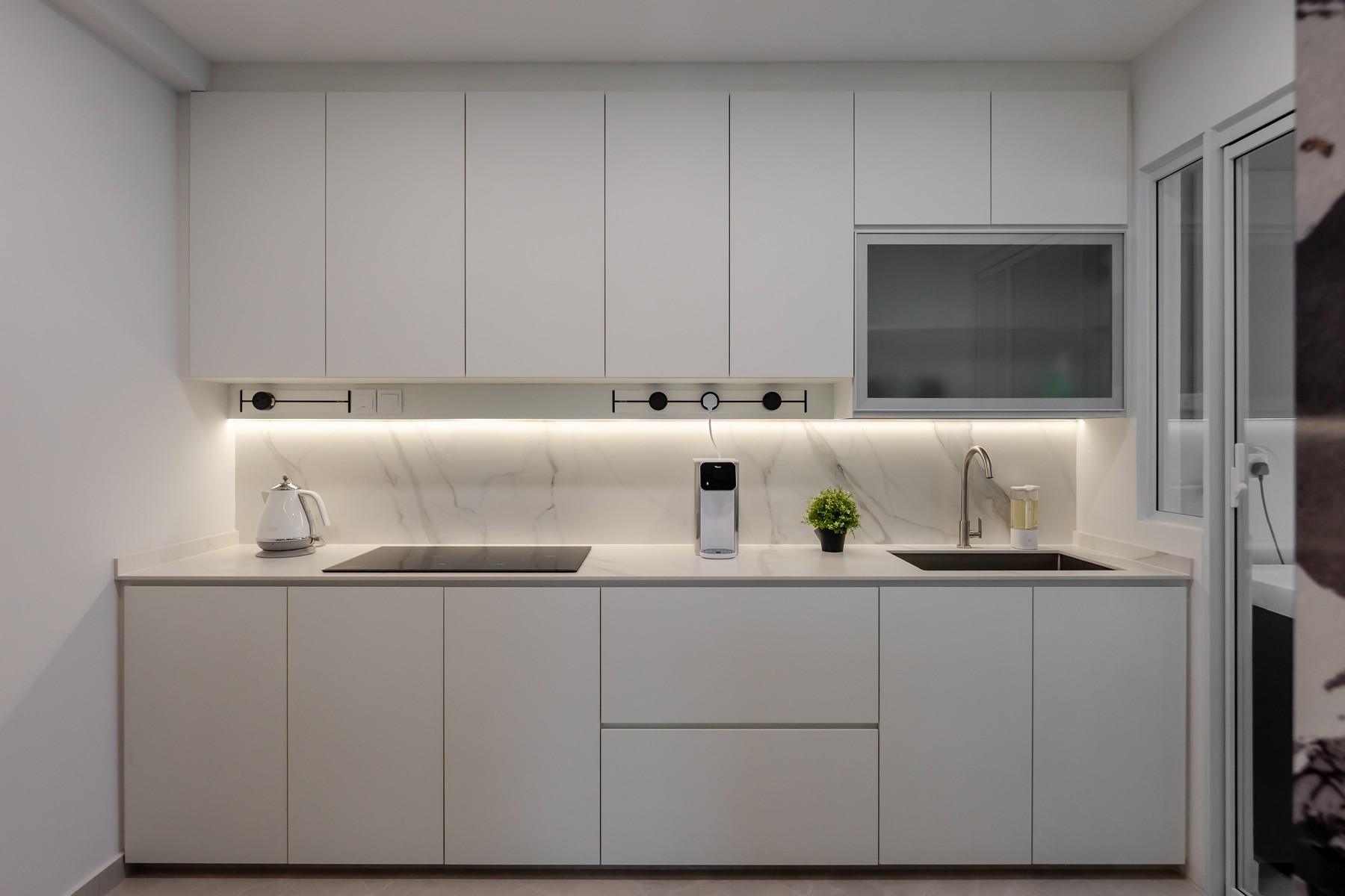 Minimalist Kitchen with Countertop and Kitchen Backsplash