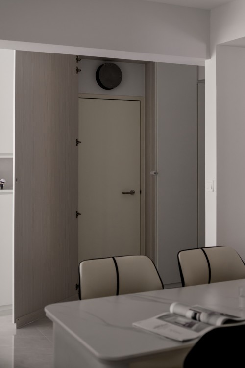 Minimalist Dining Room at Edgedale Plains