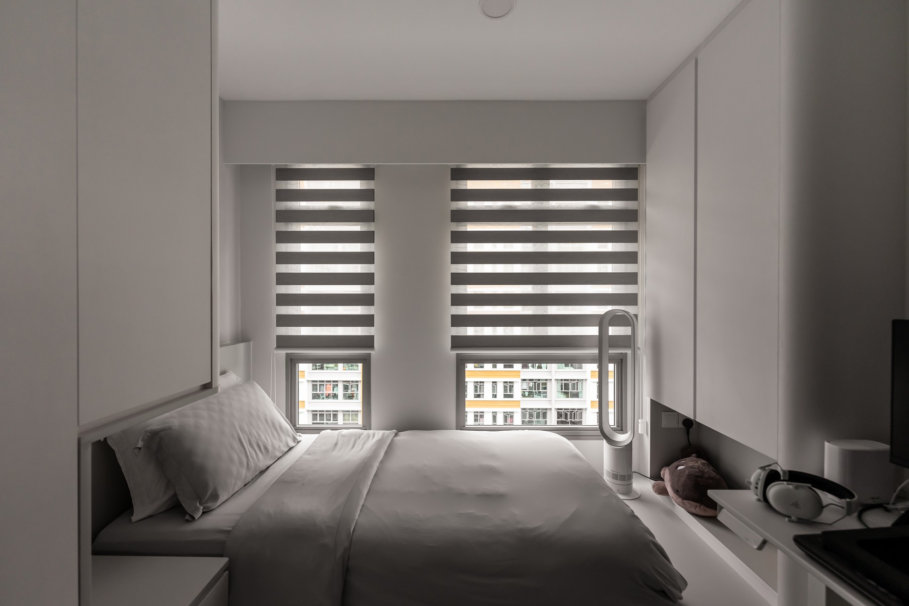 Minimalist Bedroom with Feature Wall and Wardrobe