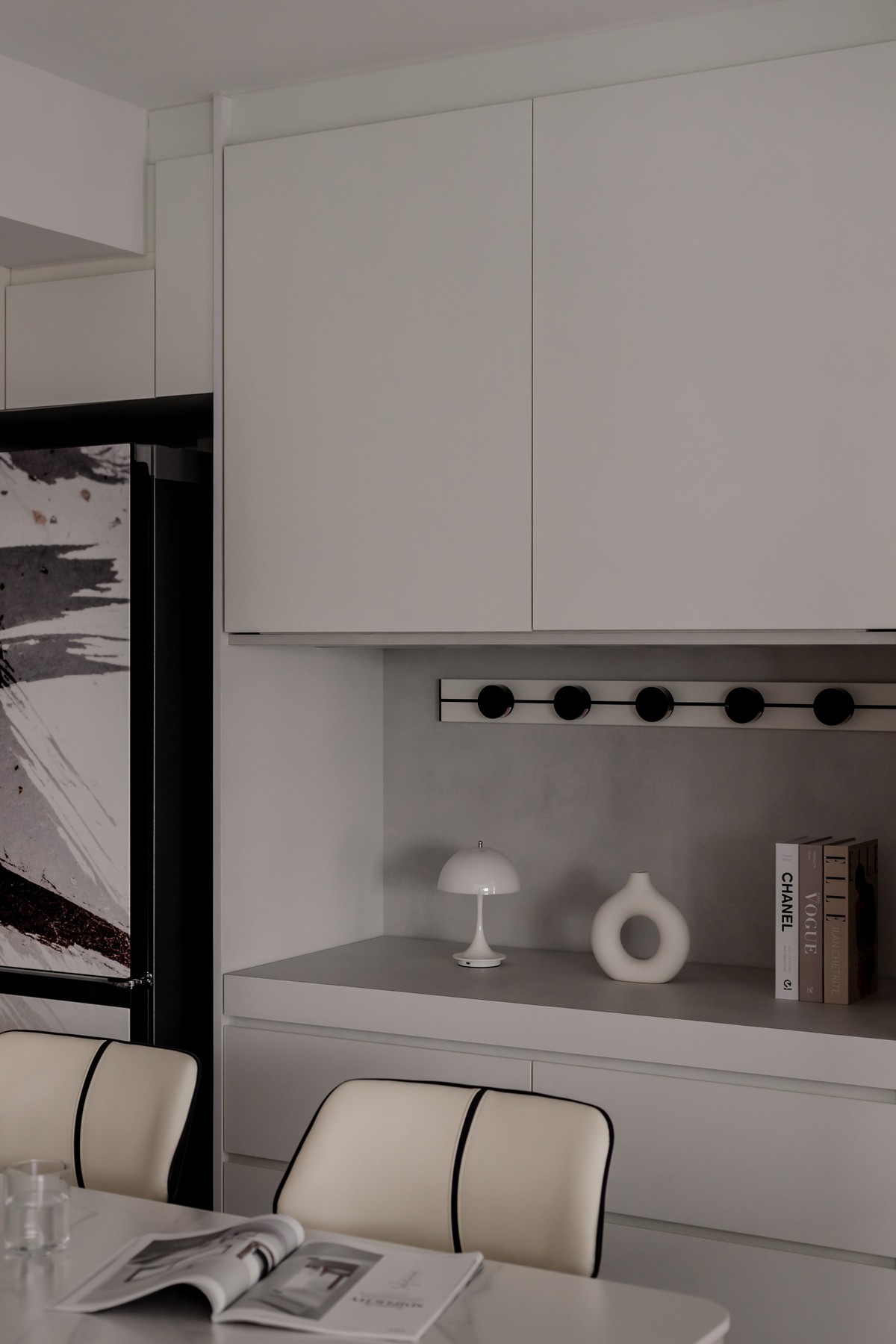 Minimalist Dining Room with Kitchen Island and Dining Chairs