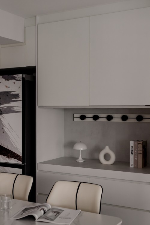 Minimalist Dining Room at Edgedale Plains