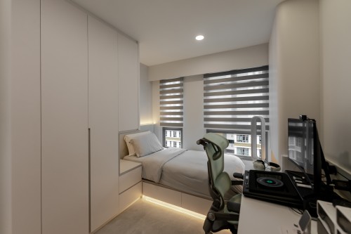 Minimalist Bedroom at Edgedale Plains