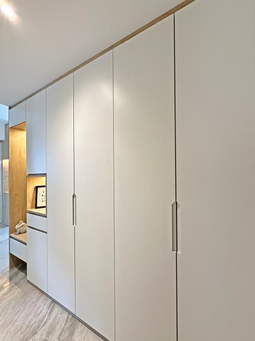 Modern Entryway at Canberra Crescent
