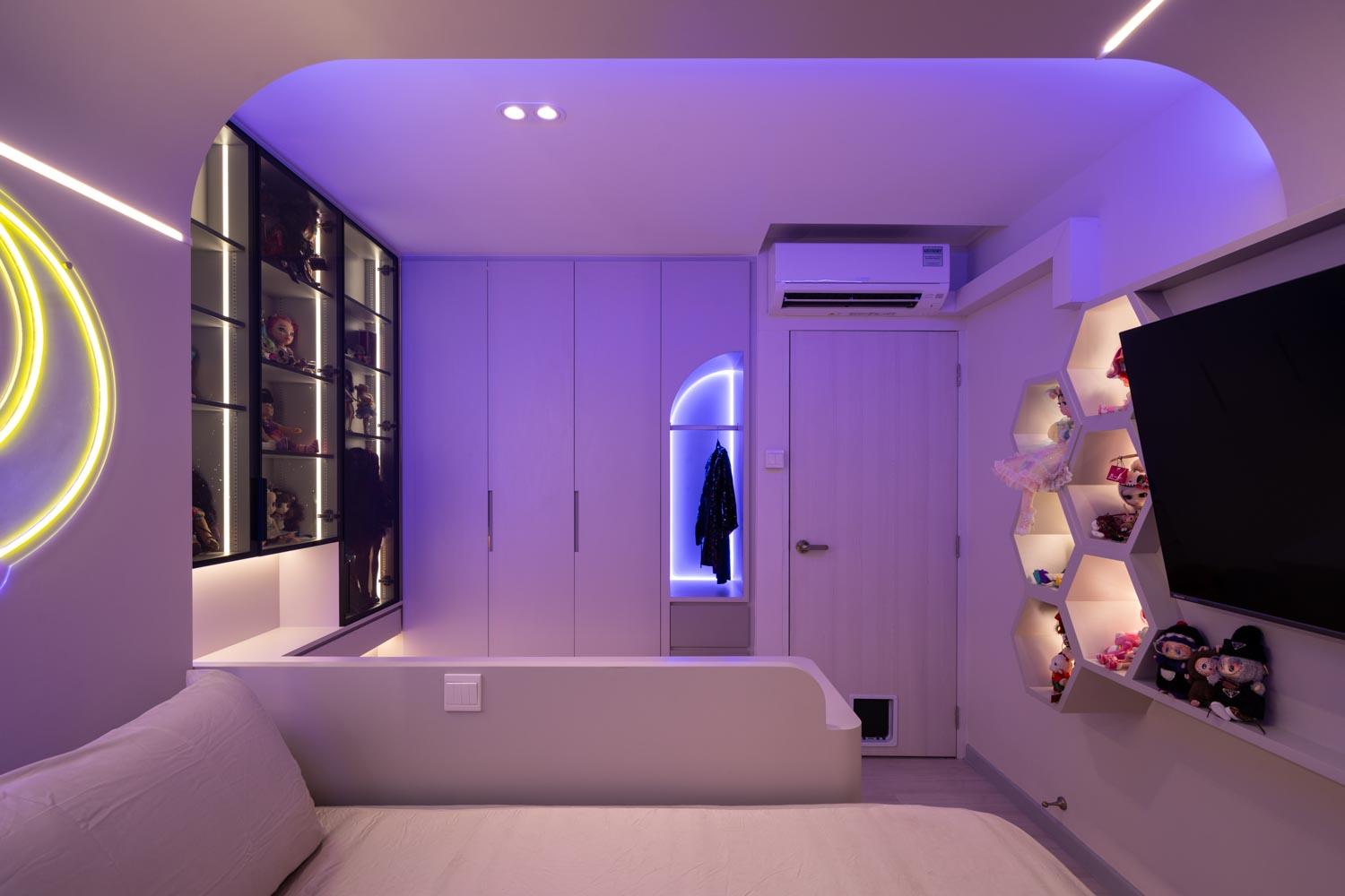 Modern Bedroom with Vinyl Flooring and Wardrobe