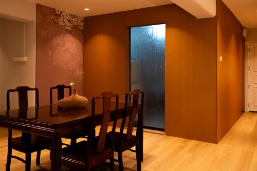 Asian Dining Room at House Everything S3 EP05