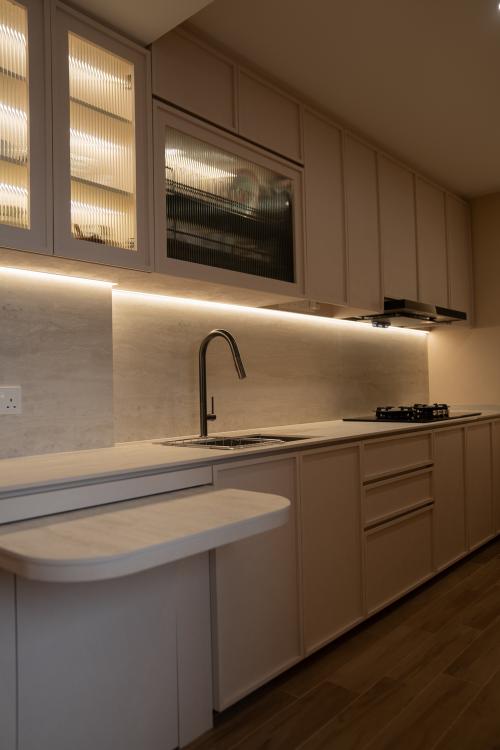 Modern Kitchen at House Everything S3 Ep06