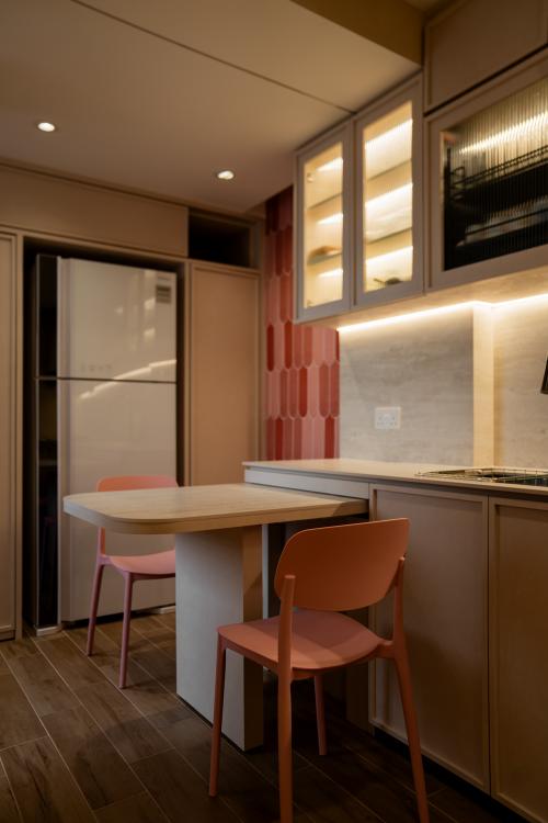 Modern Kitchen at House Everything S3 Ep06
