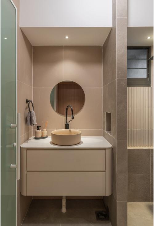 Minimalist Bathroom at 400B FERNVALE LANE
