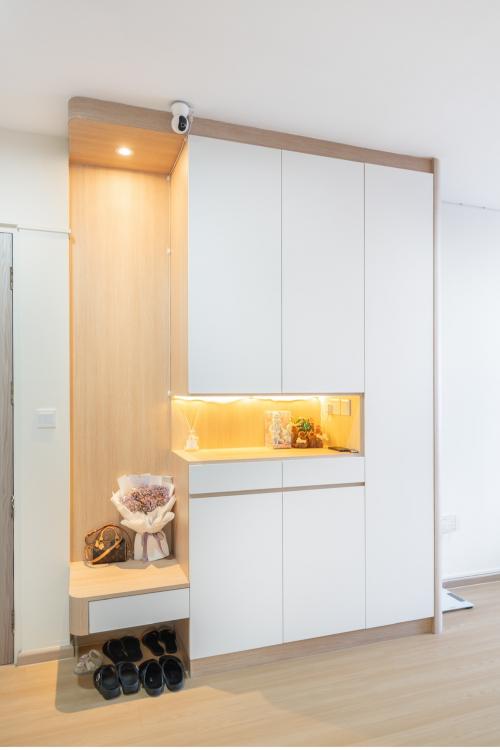 Minimalist Entryway at 421 CLEMENTI AVENUE 3