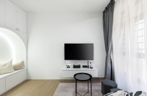 Modern Living Room at 128B PLANTATION CRESCENT