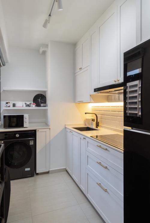 Modern Kitchen at 128B PLANTATION CRESCENT