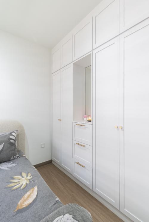 Modern Bedroom at 128B PLANTATION CRESCENT