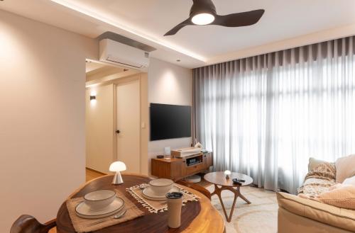 Modern Living Room at 377 BUKIT BATOK STREET 31