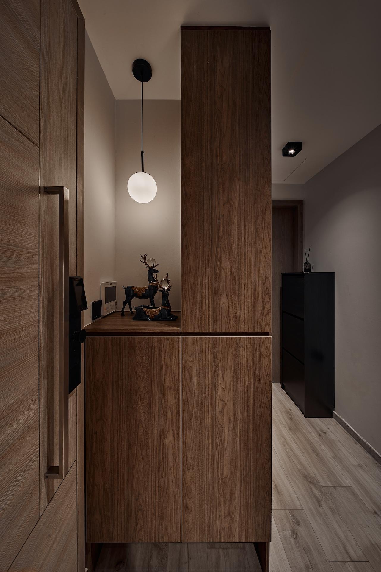 Contemporary Entryway with Shoe Rack and Small Storage