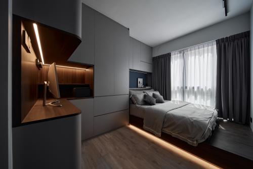 Contemporary Bedroom at 15 Mount Sophia