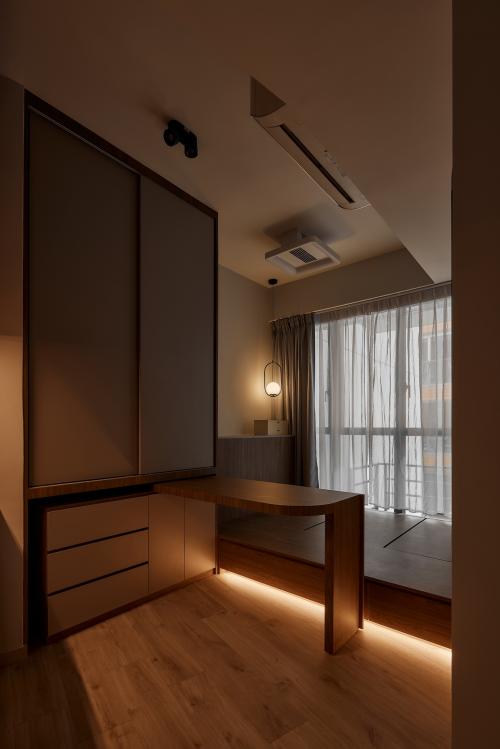 Contemporary Bedroom at 15 Mount Sophia
