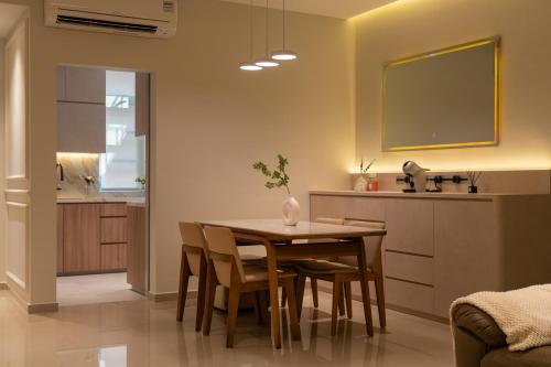 Modern Dining Room at Hillview Heights